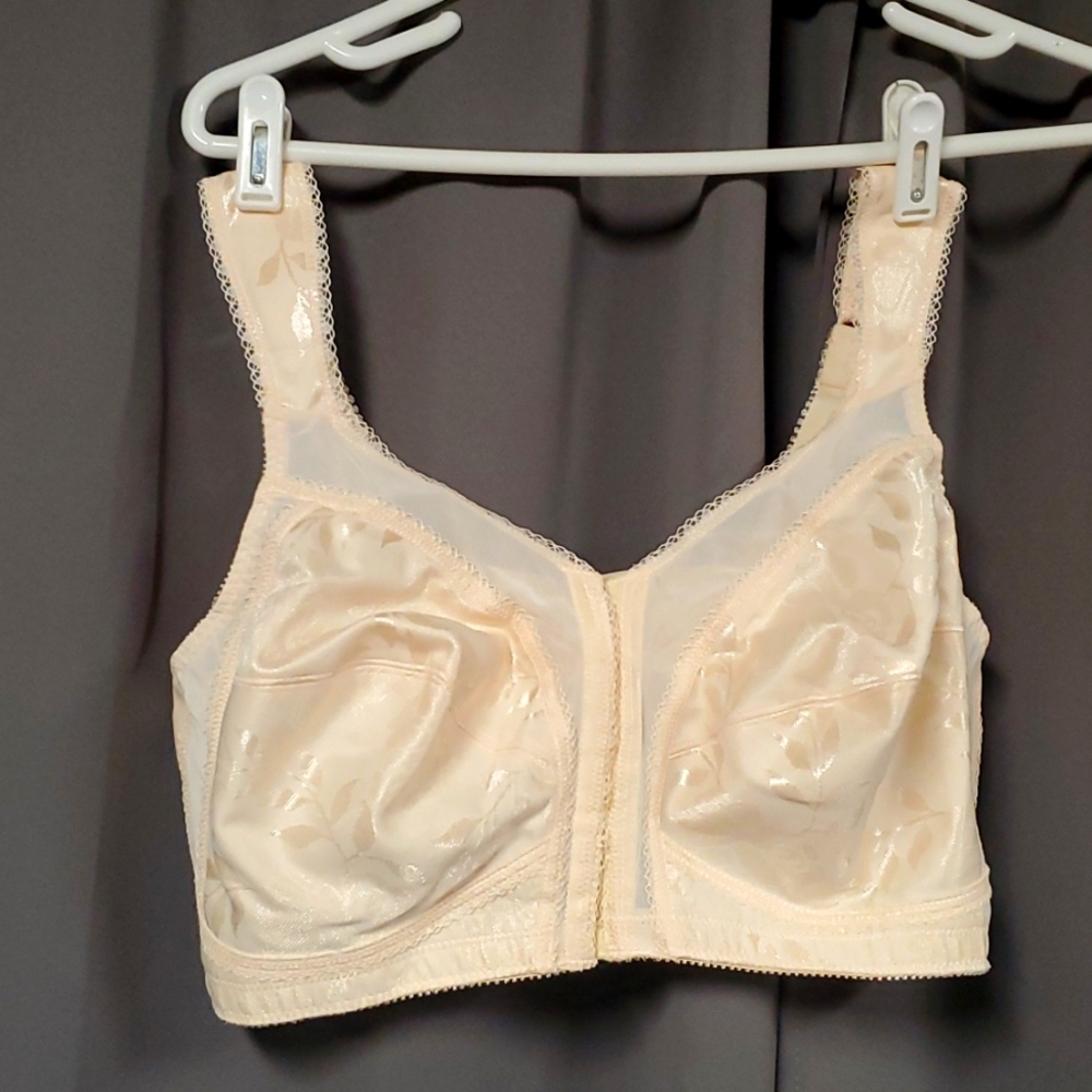 42C Playtex Front Close Cream Bra